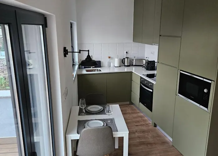 Chomes Pt - Comfort, Compact, Convenience *